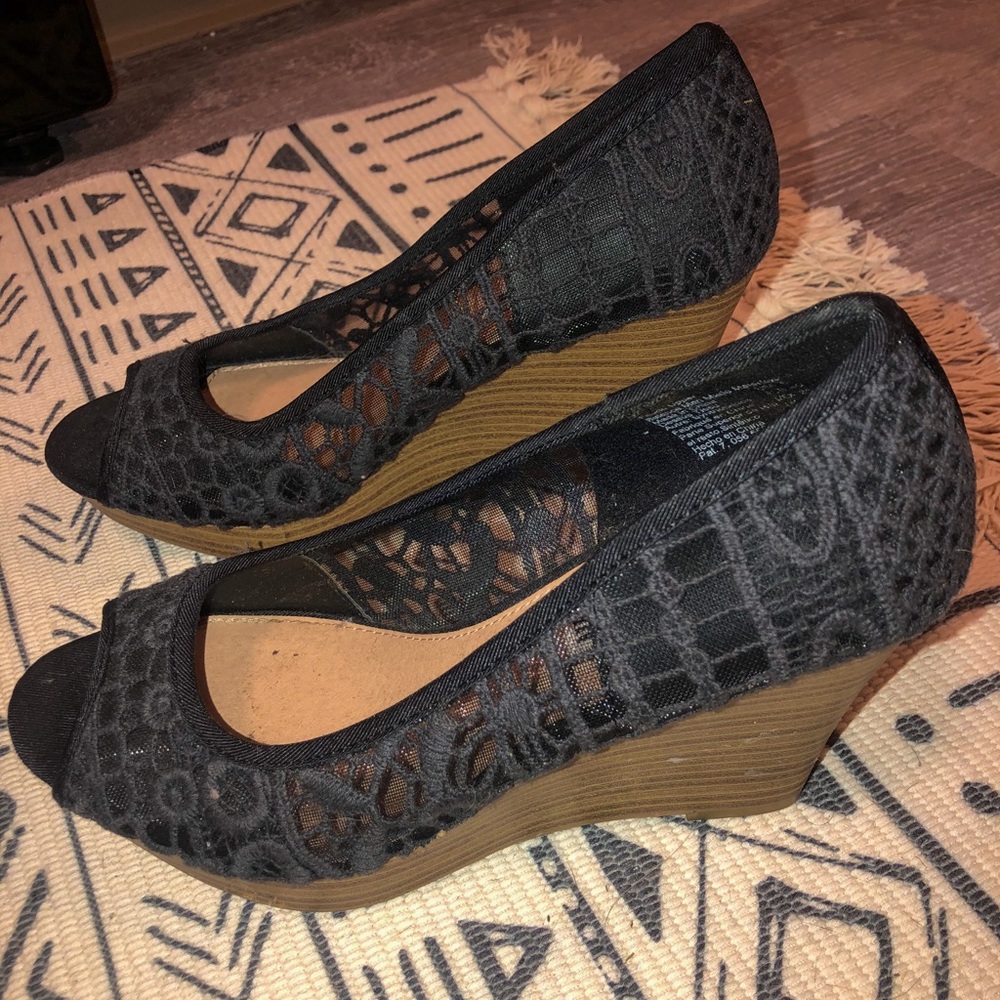 Black Wedges